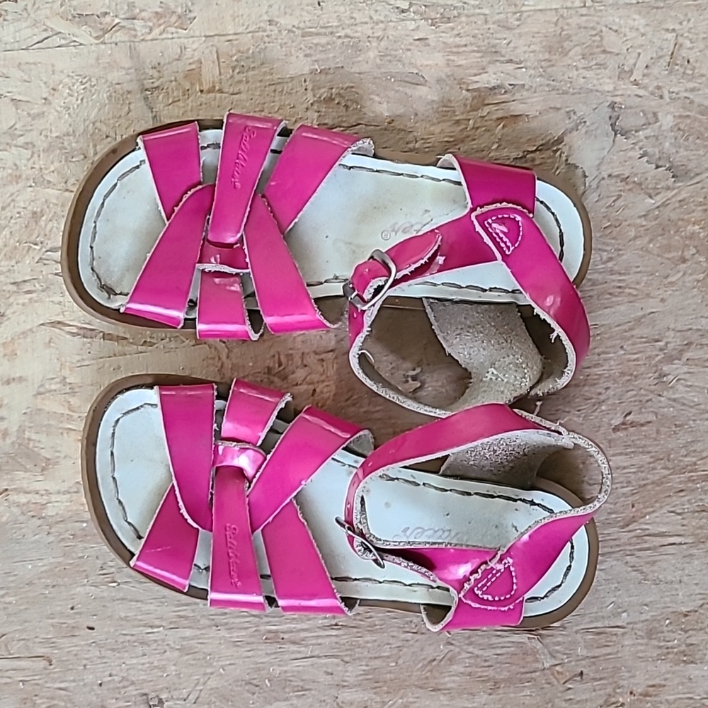 Size 11 Little Kid Salt Water Sandals!
